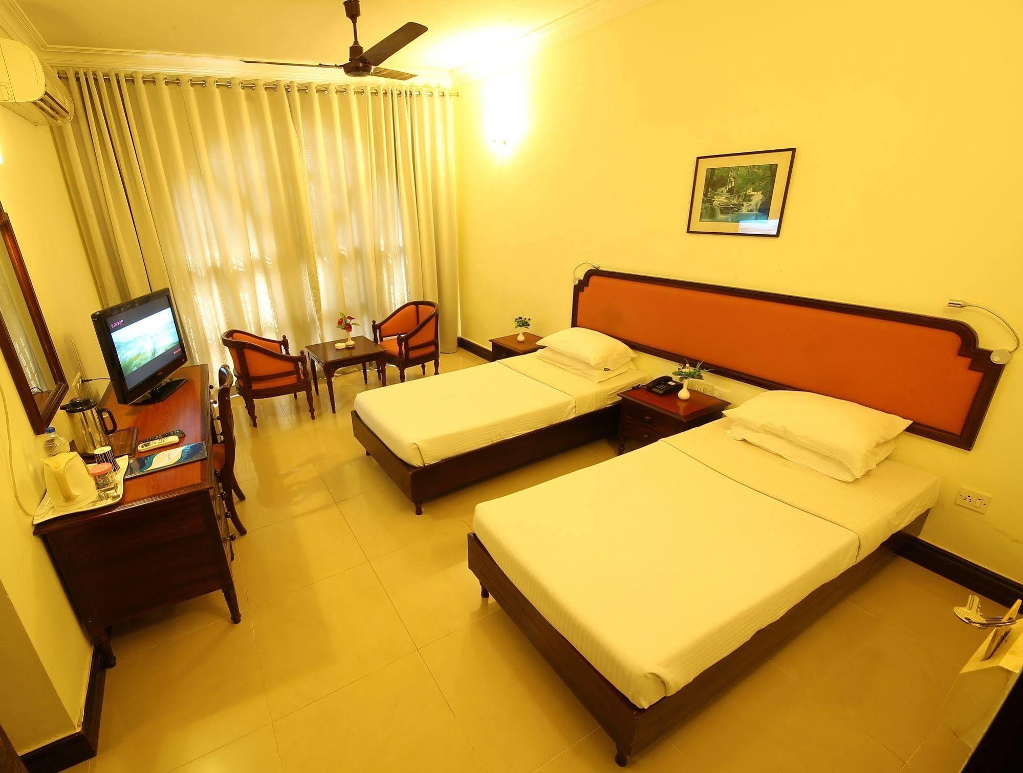 Ats Willingdon Hotel Kochi Extérieur photo